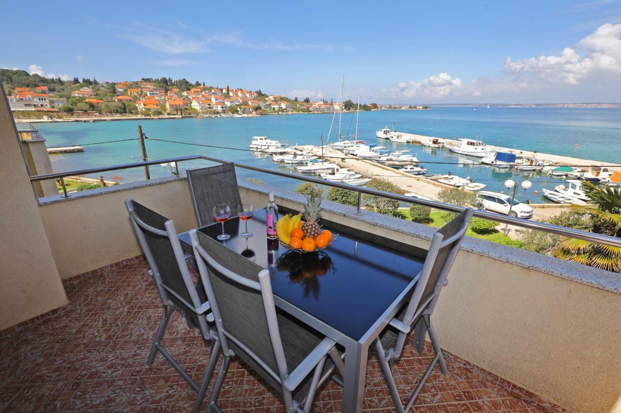 Apartmani Junto Preko Dış mekan fotoğraf