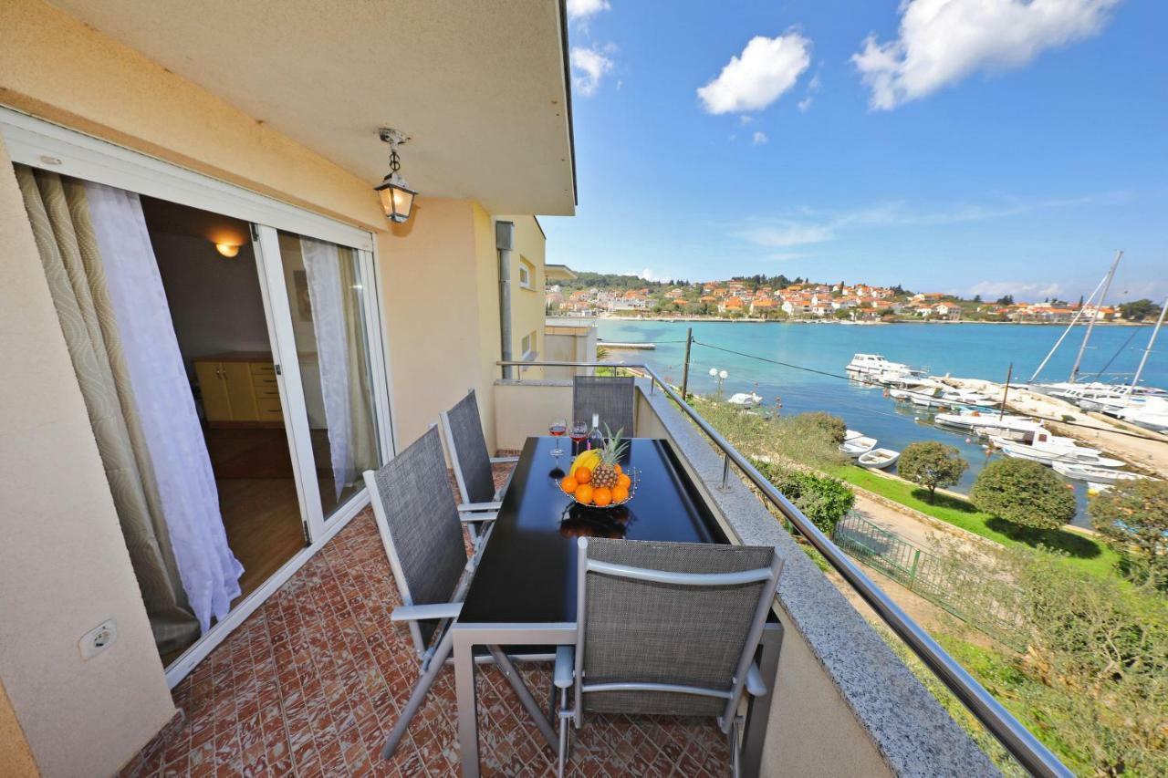 Apartmani Junto Preko Dış mekan fotoğraf